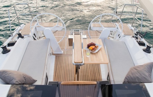 The spacious Hanse 388 cockpit, with upgraded white wheels